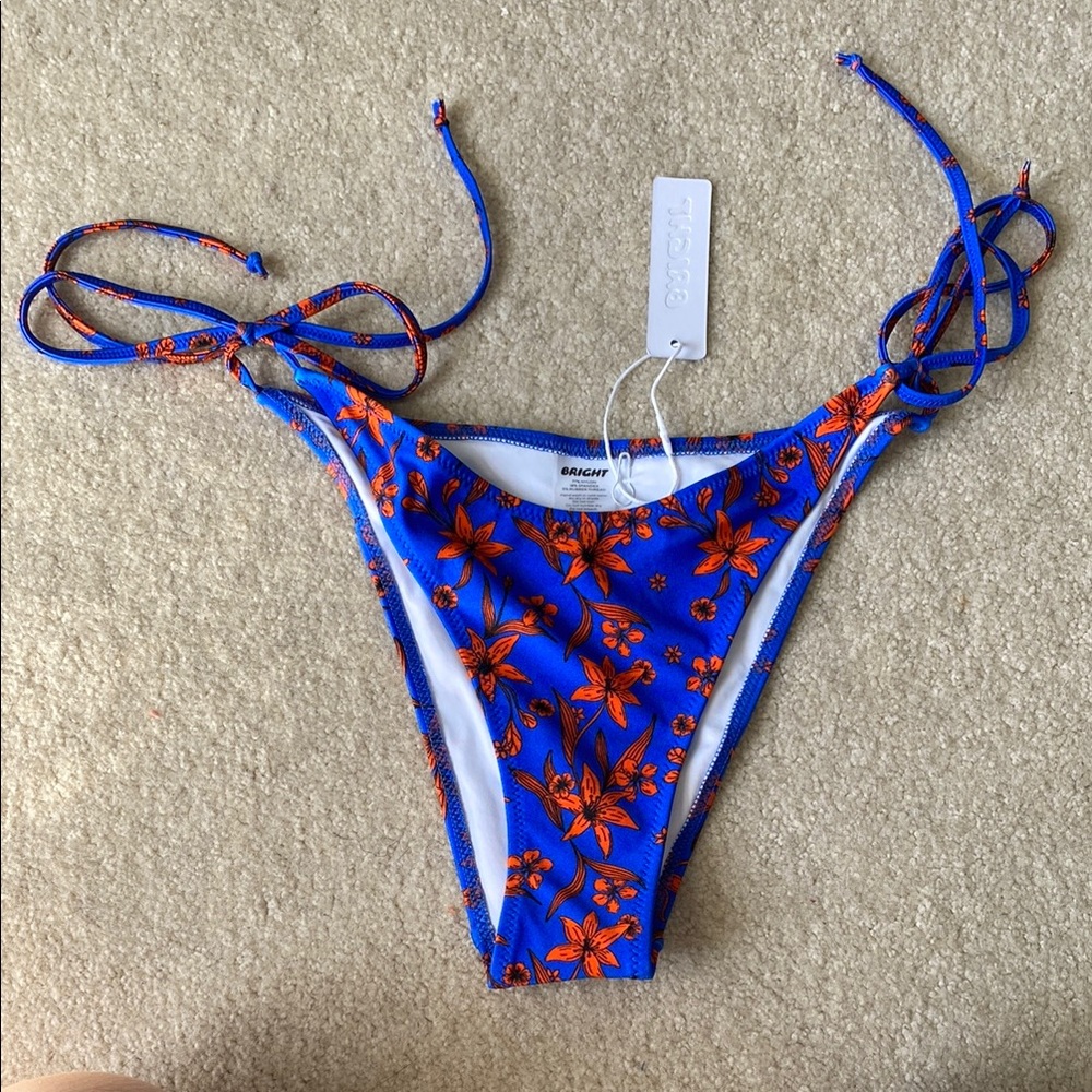 Bright swimwear Melody bottom size M 
Color- azure